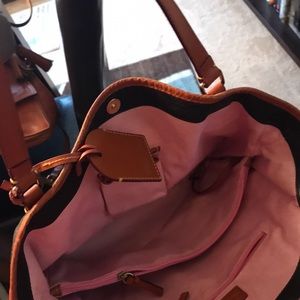 Dooney & Bourke Bags - Dooney and bourke pebbled leather shopper Dooney & Bourke Bags - Dooney and bourke pebbled leather shopper